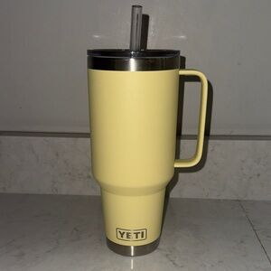 🌼Daybreak Yellow 42oz Straw Mug